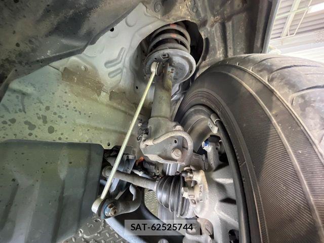 Toyota AQUA 2017-04 8334813-19