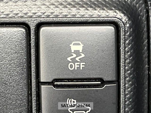 Toyota AQUA 2017-04 8334813-6