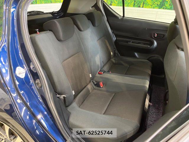 Toyota AQUA 2017-04 8334813-8