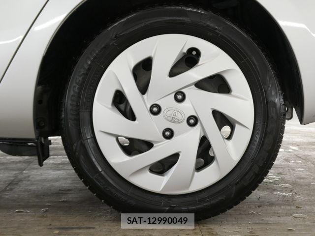 Toyota AQUA 2017-06 8334815-10