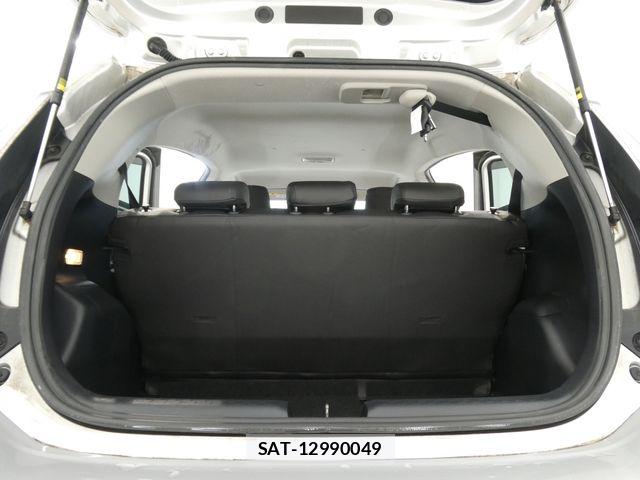 Toyota AQUA 2017-06 8334815-11