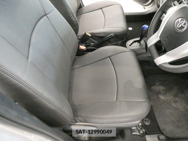 Toyota AQUA 2017-06 8334815-12
