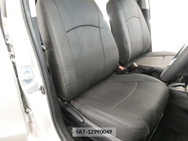 Toyota AQUA 2017-06 8334815-13