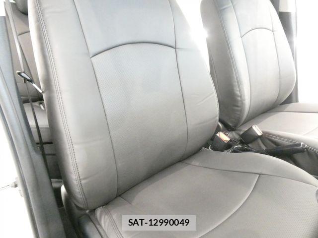 Toyota AQUA 2017-06 8334815-14