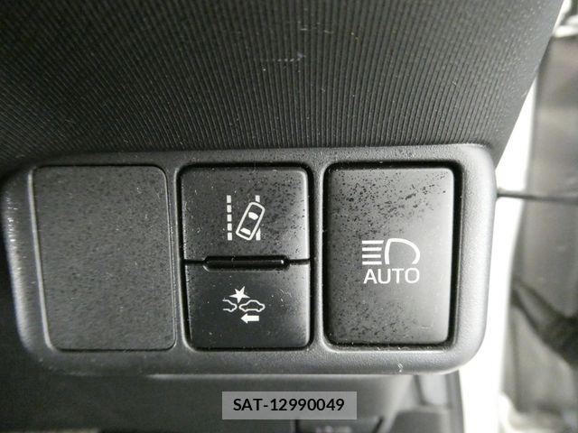 Toyota AQUA 2017-06 8334815-17