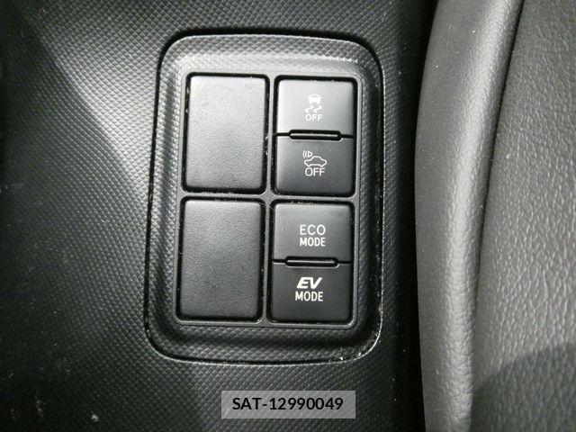 Toyota AQUA 2017-06 8334815-18