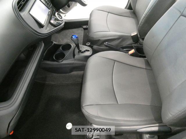 Toyota AQUA 2017-06 8334815-21