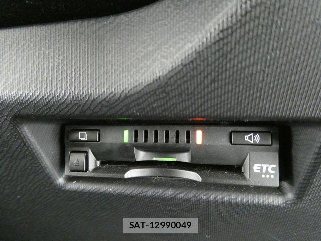Toyota AQUA 2017-06 8334815-24