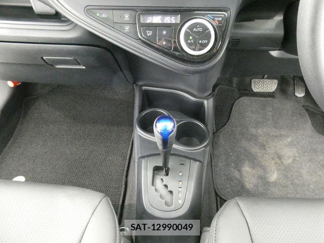 Toyota AQUA 2017-06 8334815-25