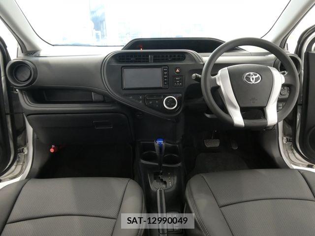 Toyota AQUA 2017-06 8334815-2