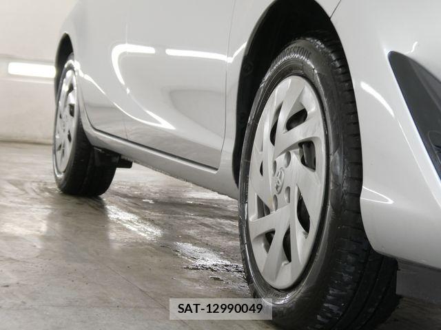 Toyota AQUA 2017-06 8334815-5