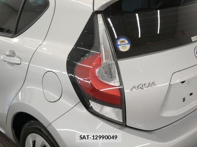 Toyota AQUA 2017-06 8334815-8