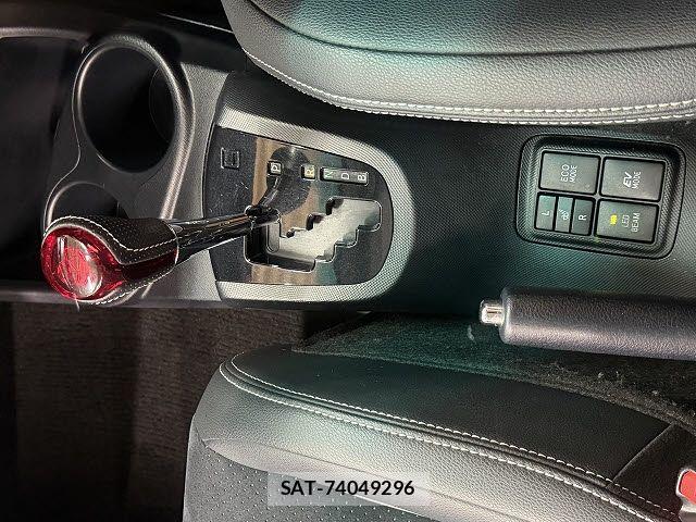 Toyota AQUA 2014-01 8334831-13