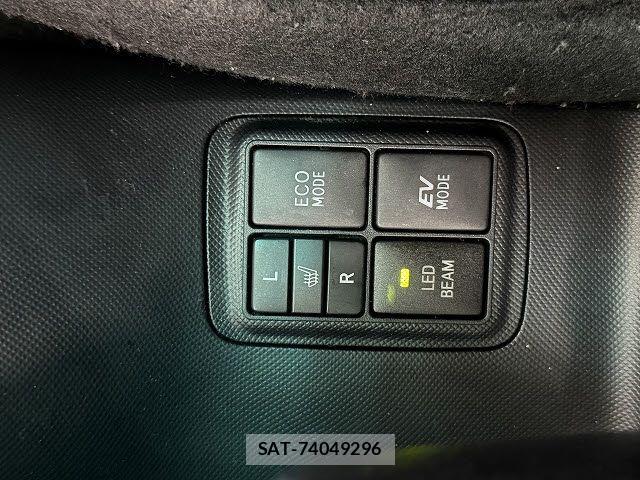 Toyota AQUA 2014-01 8334831-15