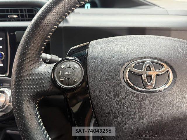Toyota AQUA 2014-01 8334831-16