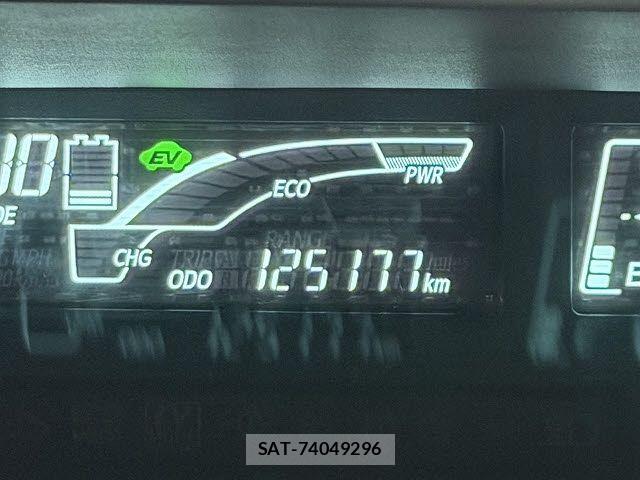 Toyota AQUA 2014-01 8334831-21