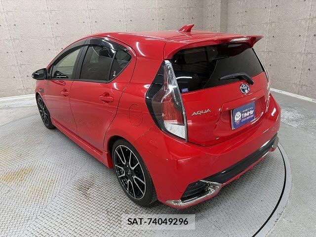 Toyota AQUA 2014-01 8334831-2