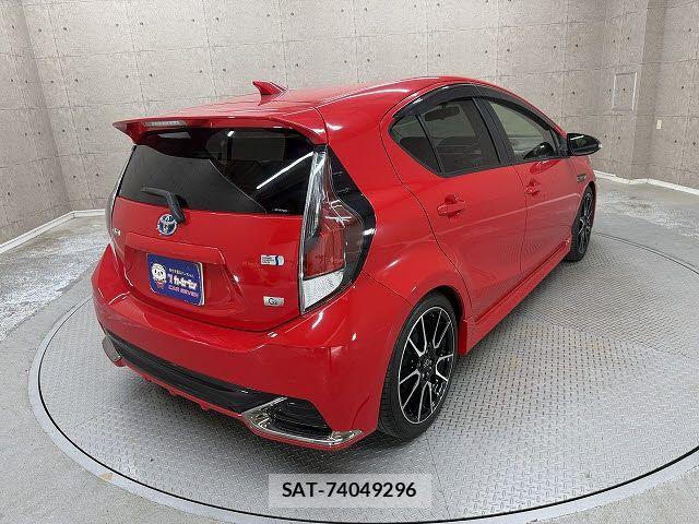 Toyota AQUA 2014-01 8334831-3