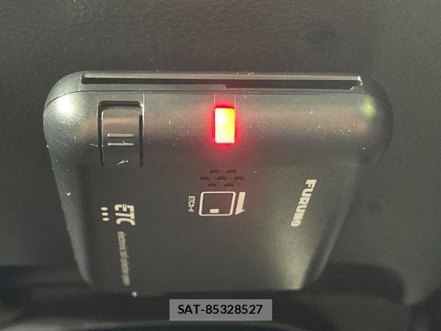 Toyota AQUA 2024-06 8334770-6