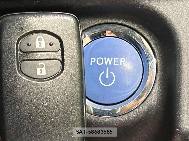 Toyota AQUA 2014-03 8334823-6
