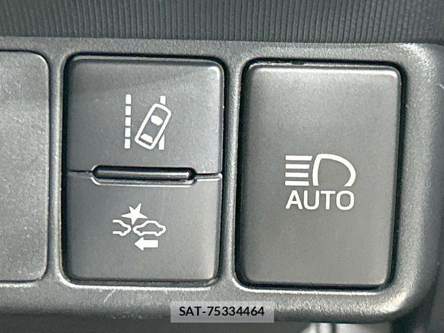 Toyota AQUA 2018-01 8334799-4
