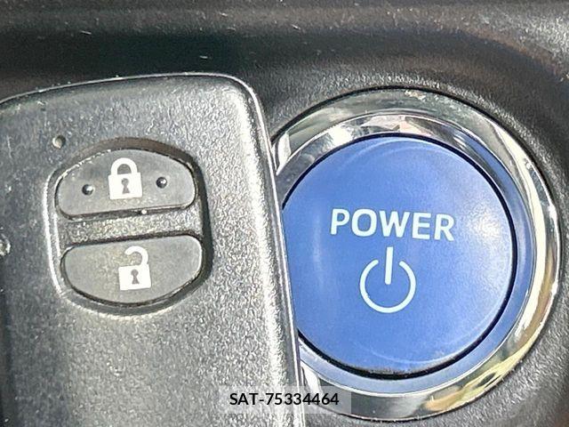 Toyota AQUA 2018-01 8334799-5
