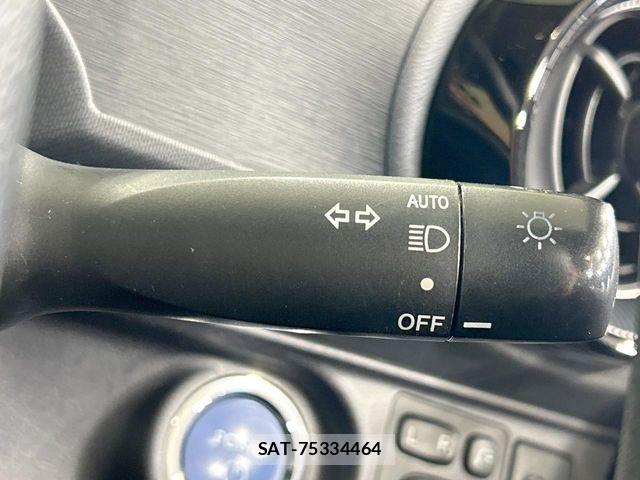 Toyota AQUA 2018-01 8334799-6