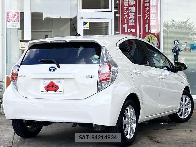 Toyota AQUA 2014-10 8334819-2