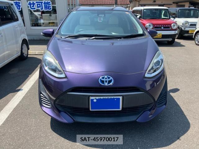 Toyota AQUA 2018-01 8334837-0
