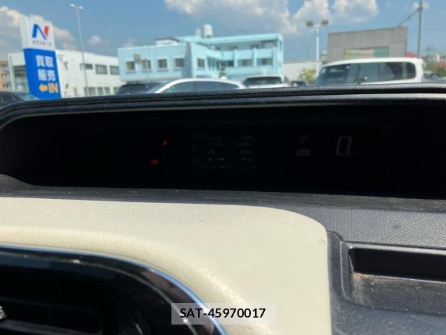 Toyota AQUA 2018-01 8334837-10