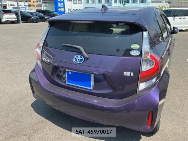 Toyota AQUA 2018-01 8334837-1