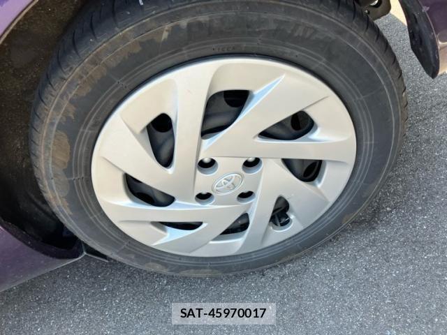 Toyota AQUA 2018-01 8334837-2