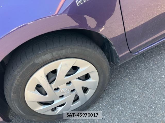 Toyota AQUA 2018-01 8334837-3