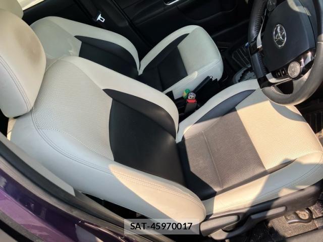 Toyota AQUA 2018-01 8334837-4