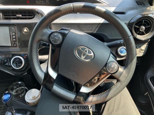 Toyota AQUA 2018-01 8334837-7