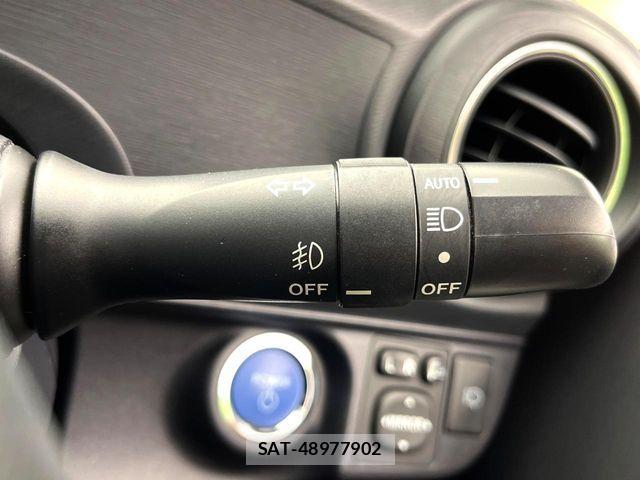 Toyota AQUA 2012-10 8334827-5