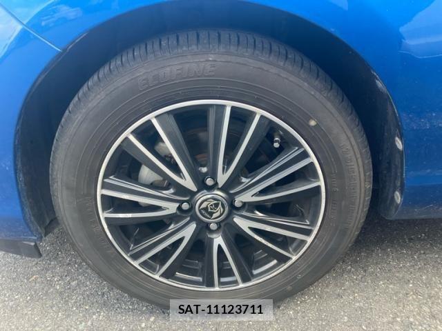 Toyota AQUA 2013-08 8334850-11