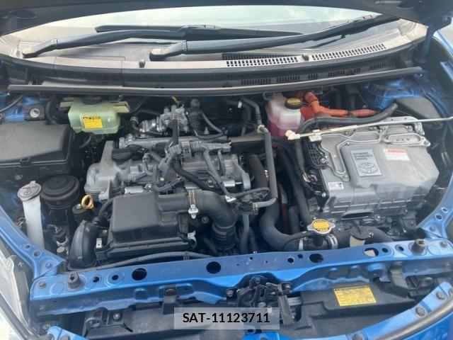 Toyota AQUA 2013-08 8334850-15