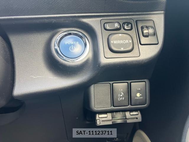 Toyota AQUA 2013-08 8334850-17