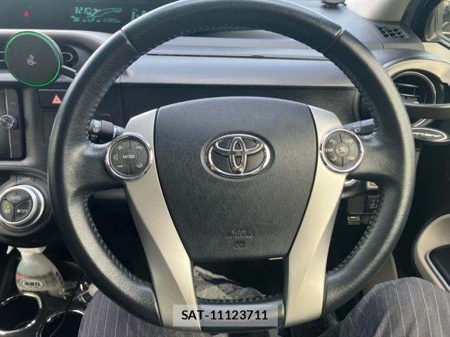 Toyota AQUA 2013-08 8334850-18
