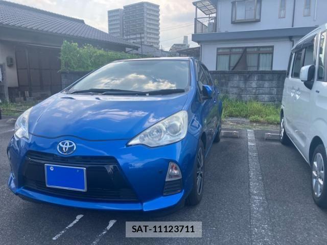 Toyota AQUA 2013-08 8334850-1