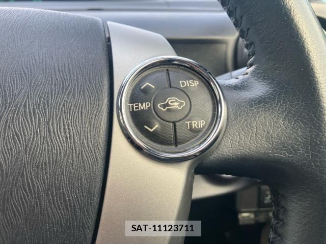 Toyota AQUA 2013-08 8334850-19