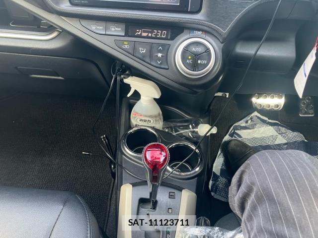 Toyota AQUA 2013-08 8334850-21