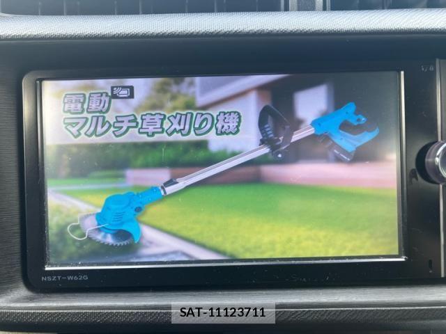 Toyota AQUA 2013-08 8334850-24