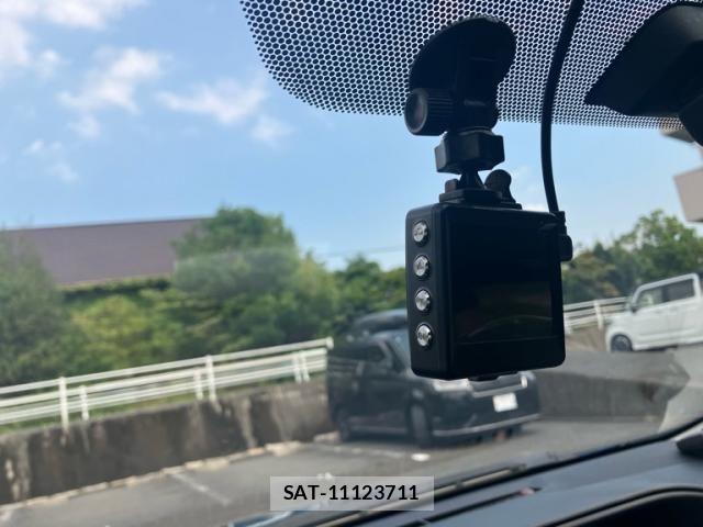 Toyota AQUA 2013-08 8334850-25