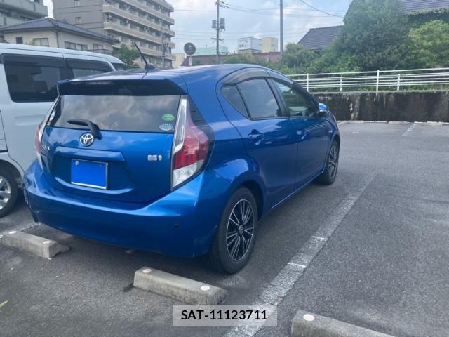 Toyota AQUA 2013-08 8334850-3