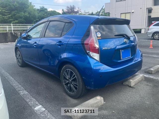 Toyota AQUA 2013-08 8334850-4