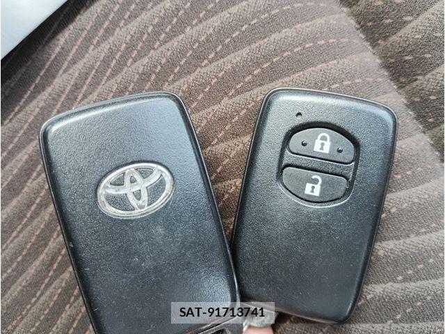 Toyota AQUA 2013-03 8334832-11