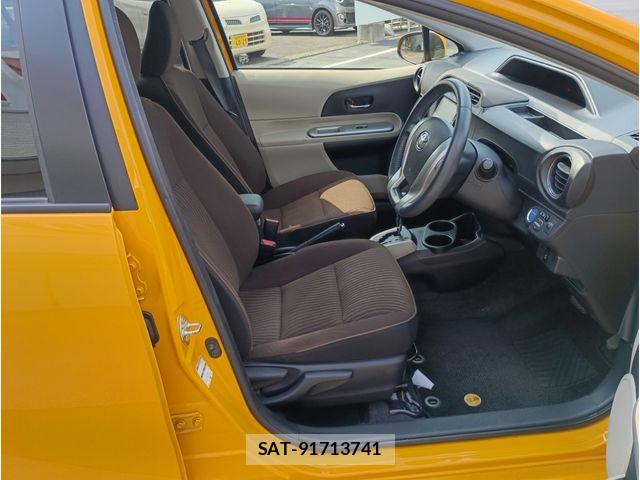 Toyota AQUA 2013-03 8334832-12