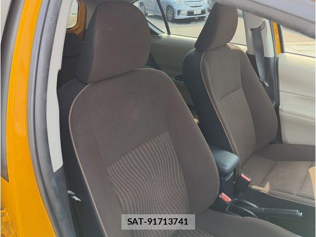 Toyota AQUA 2013-03 8334832-13